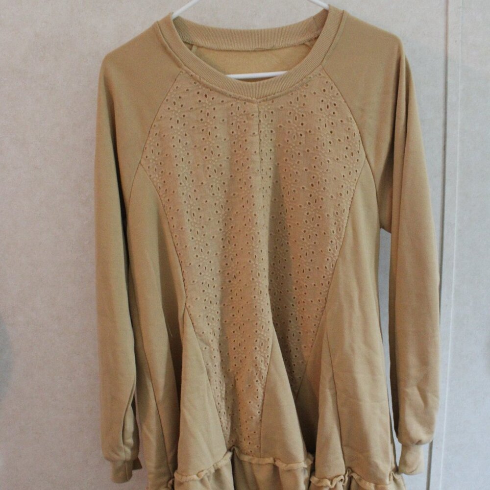 Beige Eyelet Long-Sleeve Tiered Top for Teens – S – Playful & Pretty